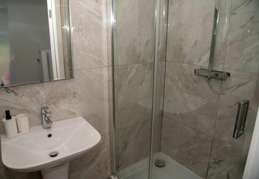 Luxury Two Bedroom *